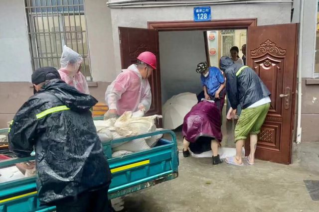 梅雨季节来袭惠山街道助残扶残在行动(图1)