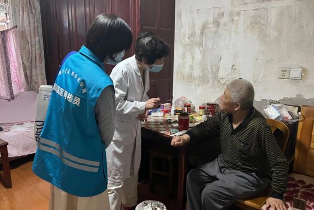 梅雨季节来袭惠山街道助残扶残在行动(图3)