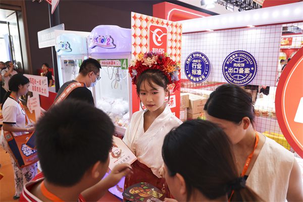 米乐M6网页版：友臣集团2024食交会强吸睛五感体验“协奏曲”诠释匠心(图4)