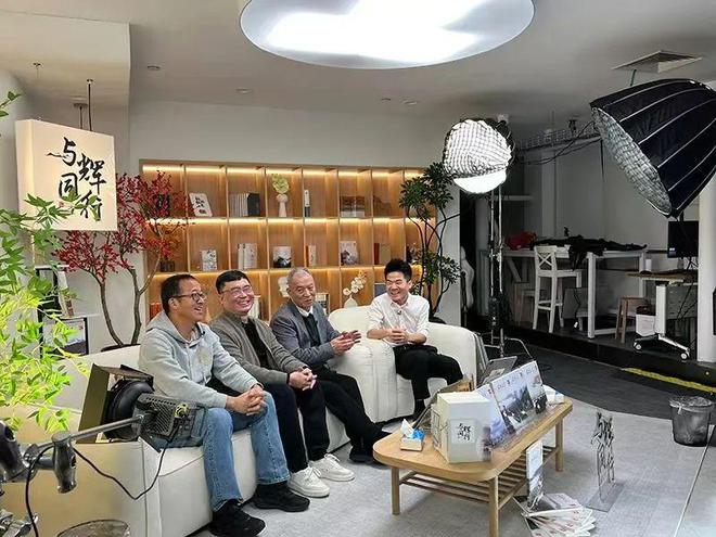米乐M6平台：新书推荐《灯盏2023：中国作家网“文学之星”原创作品选》：展现丰富多彩的时代文学之音(图2)