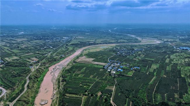 米乐M6：绿水青山踏歌行︱三秦大地处处激荡着绿色脉动(图1)