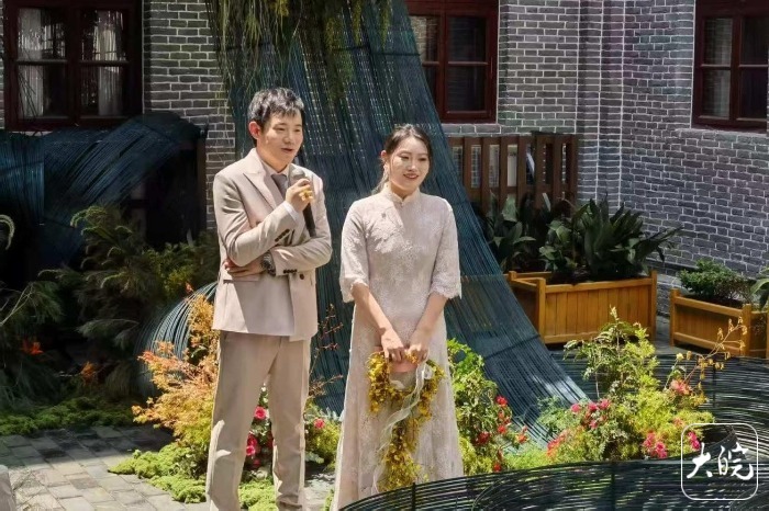 米乐M6：“可阅读的婚礼”走进书店