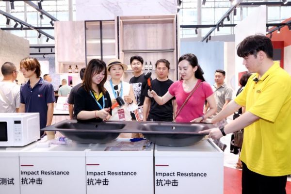 米乐M6平台：Lamett乐迈石晶发布2025新品中国全屋整装迎来“石晶时代”(图3)