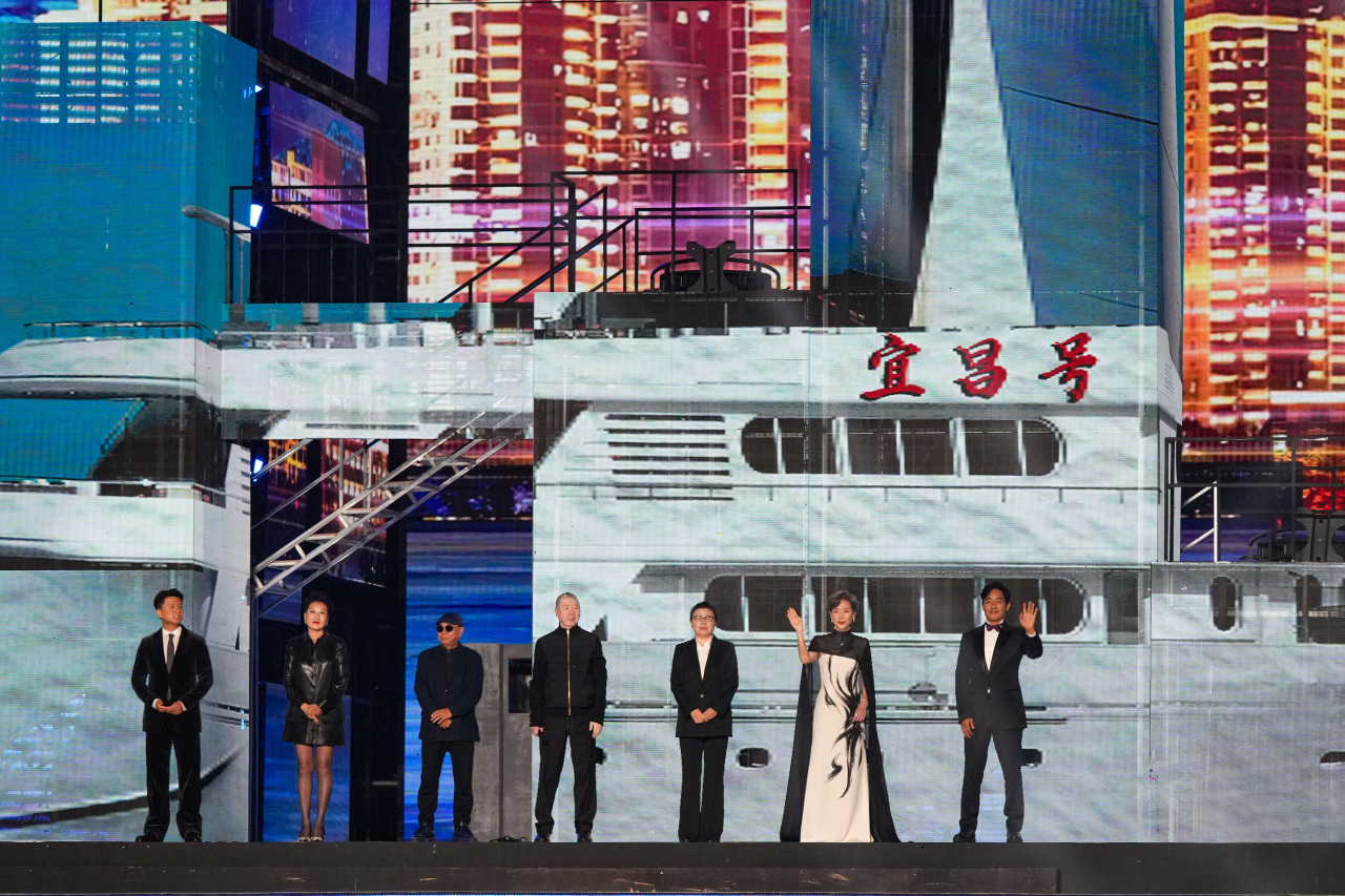 百廿光影溯江来星汉奔流逐浪开——2025长江文化艺术季闭幕式2024—5年度中国电影大数据暨电影频道M榜荣誉之夜侧记(图2)