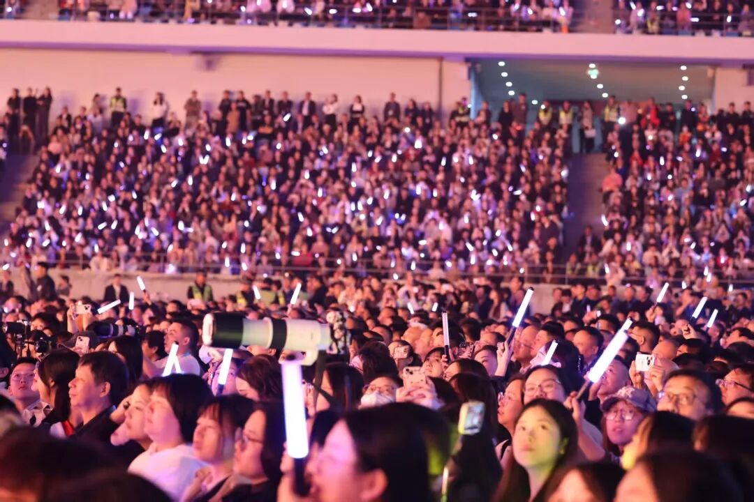 百廿光影溯江来星汉奔流逐浪开——2025长江文化艺术季闭幕式2024—5年度中国电影大数据暨电影频道M榜荣誉之夜侧记(图9)