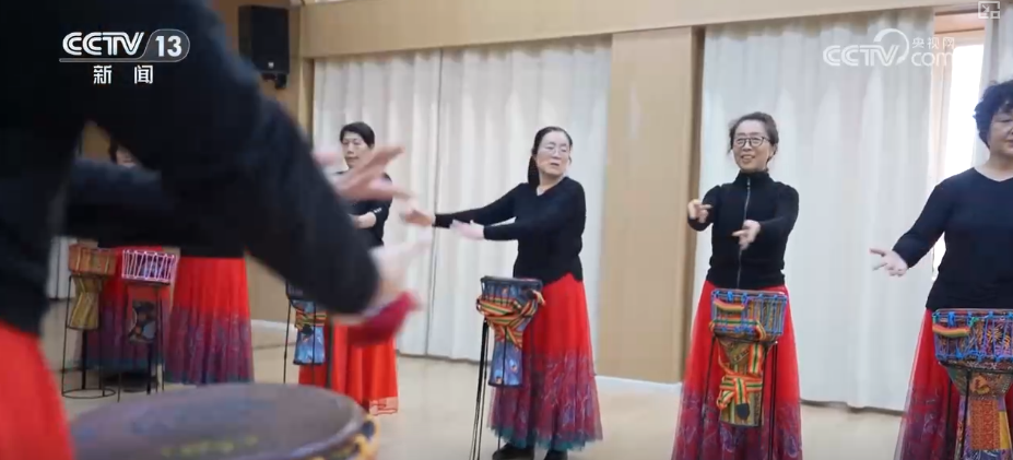 米乐M6网页版：旺盛需求催生超万亿级“银发经济”大市场智慧赋能让“享老”更有温度(图2)