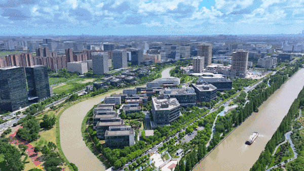 米乐M6：壹江臻邸售楼处最新发布(首页网站)中旅壹江臻邸销售中心可详聊楼盘详情价格地址清晰告知配套成熟前台电话(图31)