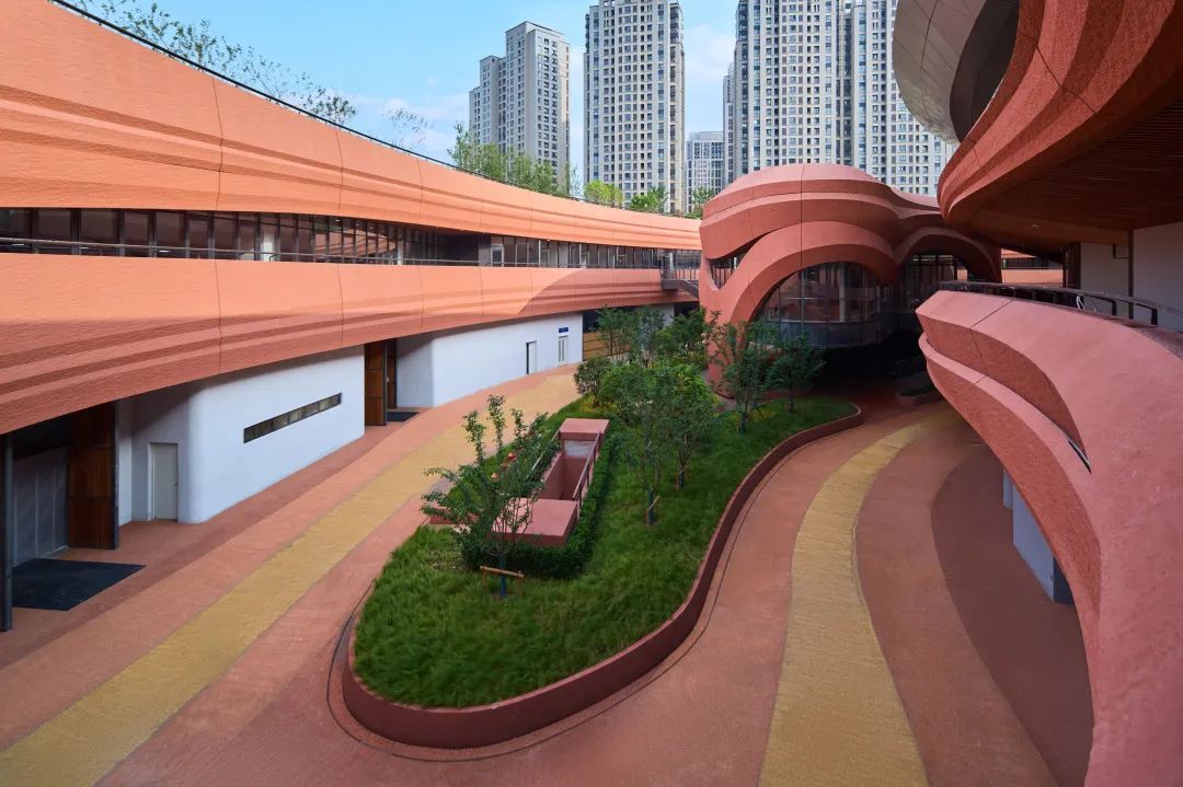 共铸标杆！三菱重工空调助力上海久事国际马术中心斩获白玉兰奖！(图3)