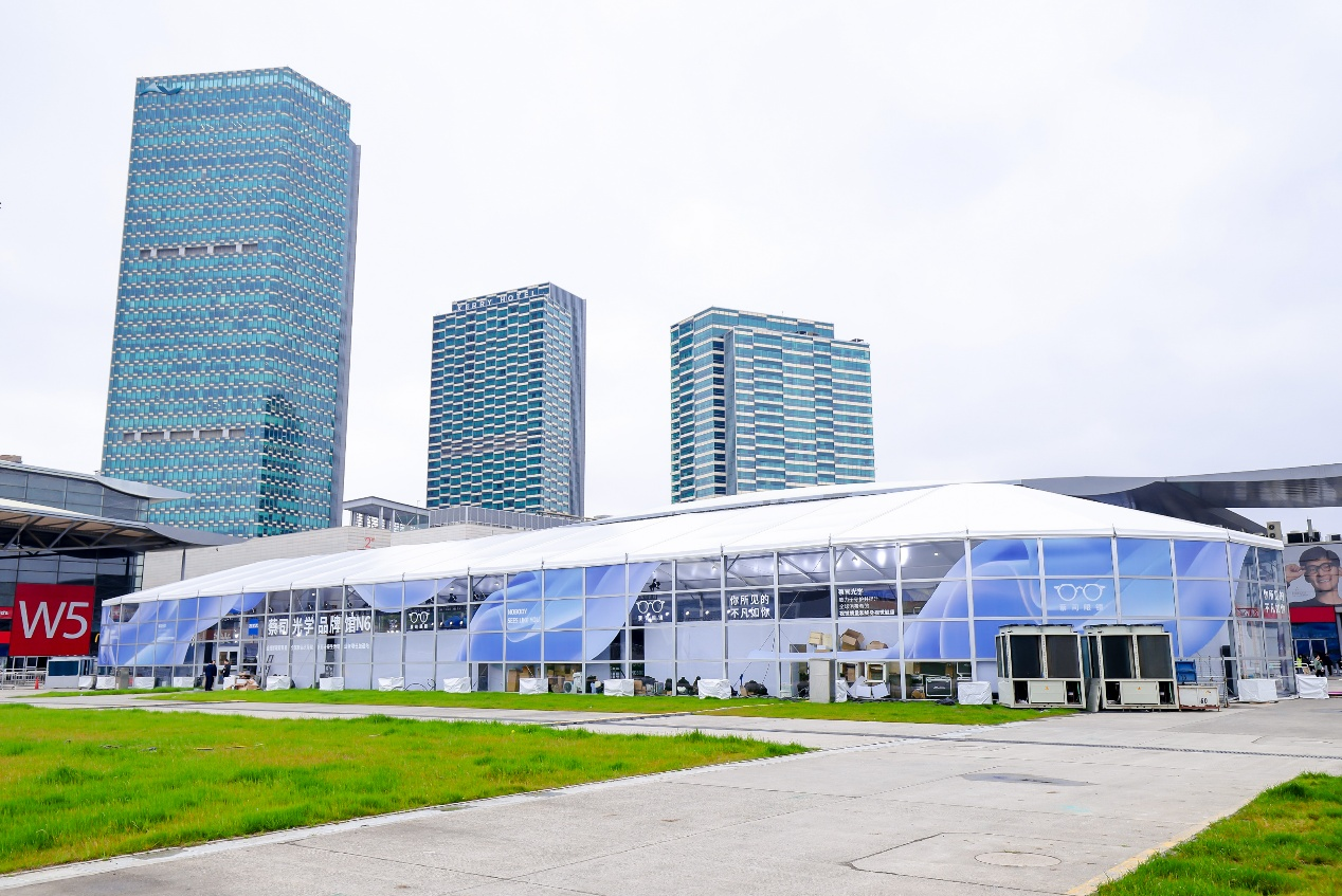 全新视界跃见未来！蔡司光学品牌馆上海展首秀开启眼健康新篇章(图1)