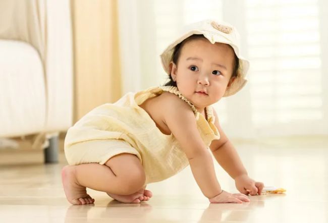 米乐M6网页版：告别抱娃爬楼狼狈！希丹道零重力婴儿车实测解决出行痛点(图1)