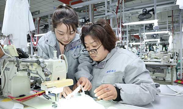 “量身”更“定制”人生——宿州鸿正服饰累计为800余名特殊员工缝制出“尊严”(图2)