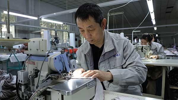 “量身”更“定制”人生——宿州鸿正服饰累计为800余名特殊员工缝制出“尊严”(图4)